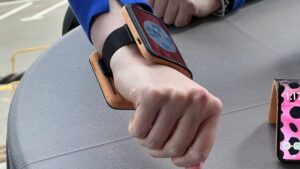 Motorola Bileğe Takılabilen Esnek Telefon Konseptini Tanıttı